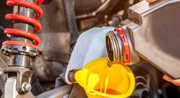 Hogy soha többé ne kelljen megkérdezned: „Milyen olajat vegyek a motorba?”