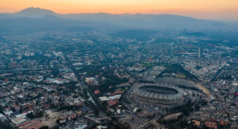 Veszélyben a foci-vb, holttesteket találtak egy stadion mellett