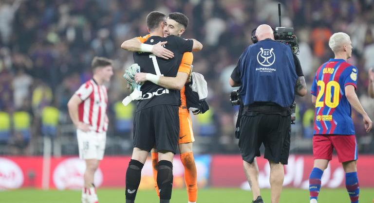 Szívbe markoló jelenet a profifutball állítólag rideg viszonyai között