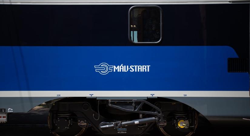 Jelentős késésekre, kimaradó járatokra és rövidített útvonalakra figyelmeztet a havas idő miatt a MÁV