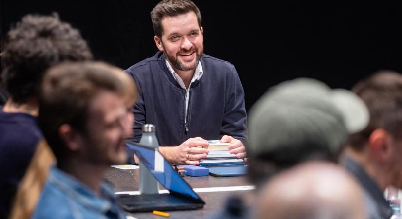 Semmi 2.0 – Ikonikus előadását gondolja újra a Budapest Bábszínház