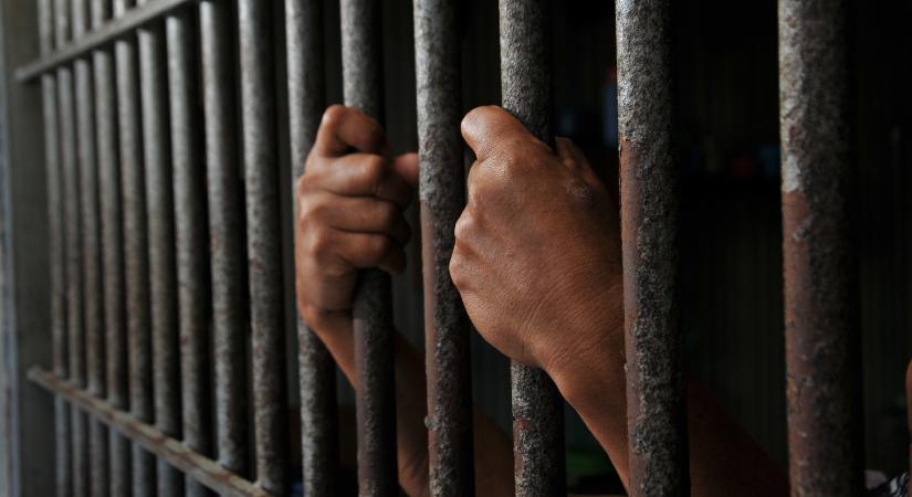 Kisfiút erőszakolt meg egy volt magyar politikus