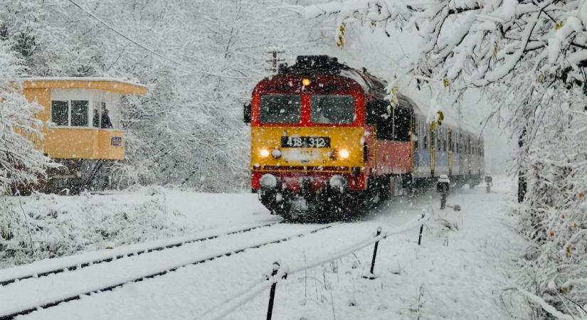 Váratlan fordulat a MÁV-nál: pótlóbuszok mentik a reggelt a Pécs-Nagykanizsa vasútvonalon