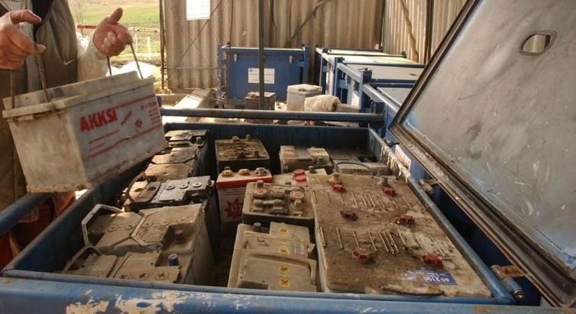 Bélyeg helyett akkumulátorokat gyűjtött egy kaposvári férfi, be is kopogtak hozzá a rendőrök