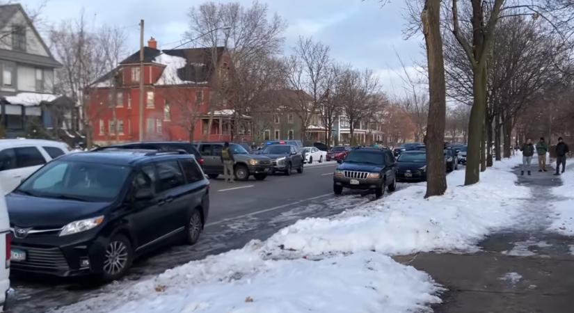 Az utcán agyonlőttek egy nőt az amerikai bevándorlási hivatal ügynökei