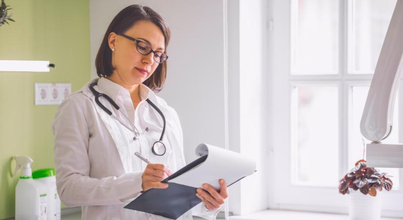 Kritikus a helyzet a magyar rendelőkben: szabályosan menekülnek az orvosok ezekből a megyékből?