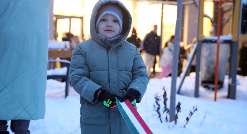 Újabb nagy beruházás Baranyában: megújult a pécsi Szent Margit Ciszterci Óvoda udvara (GALÉRIAVIDEÓ)