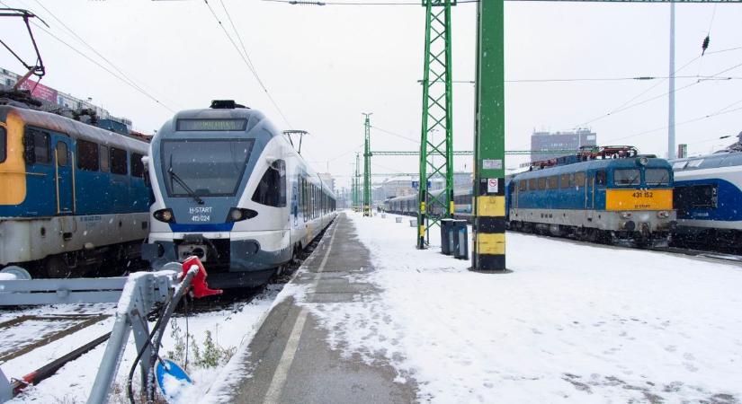 Késésekre és járatkimaradásokra kell számítani, felsővezeték-szakadás okoz zavart Monornál