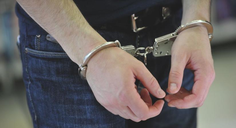 19 évesen bilincsben — ezt rejtegette a fiatal fiú a kis hevesi faluban