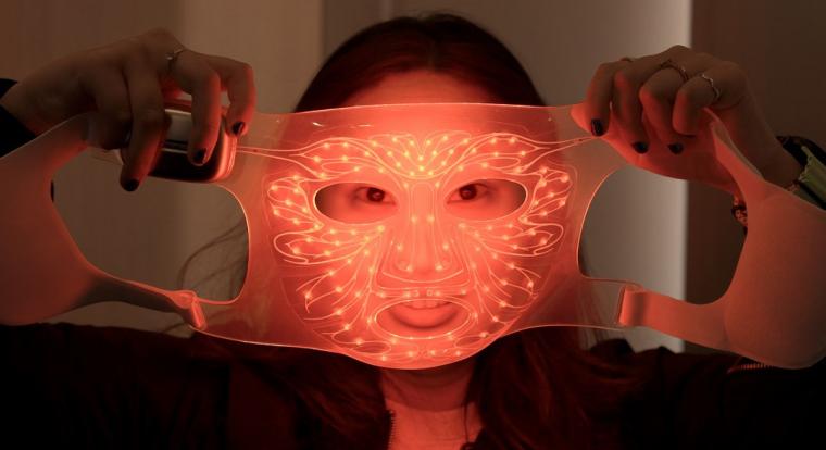 Itt az első LED arcmaszk, amit végre komolyan lehet venni