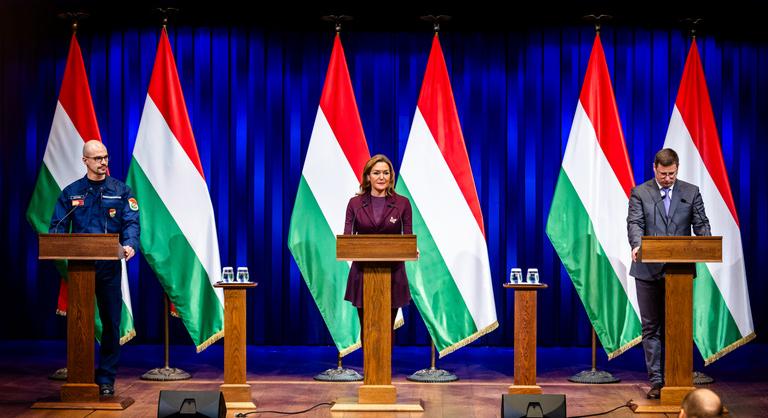 Kormányinfó: nincs elzárt település, nem maradtak el műtétek, mindenhol van tanítás - Gulyás Gergely, Vitályos Eszter, és Mukics Dániel tájékoztatója