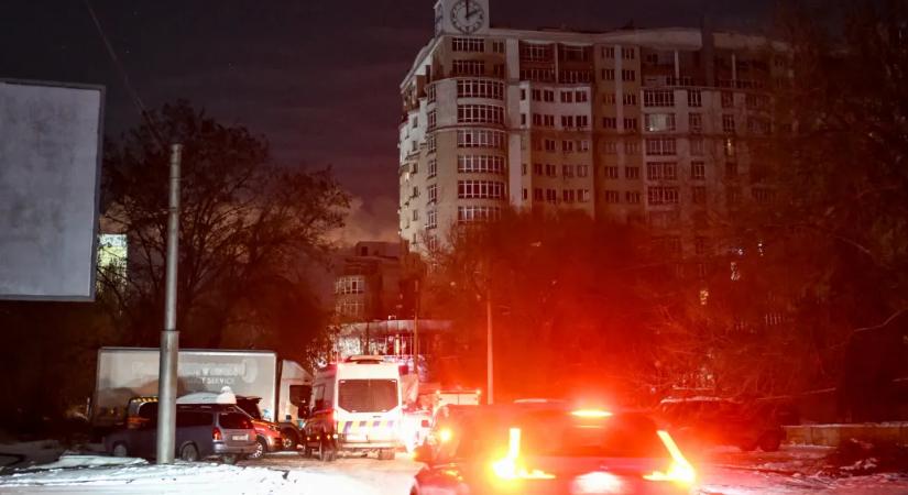 Egymillió ember maradt áram nélkül két ukrán megyében, miután az oroszok az energia-infrastruktúrát támadták