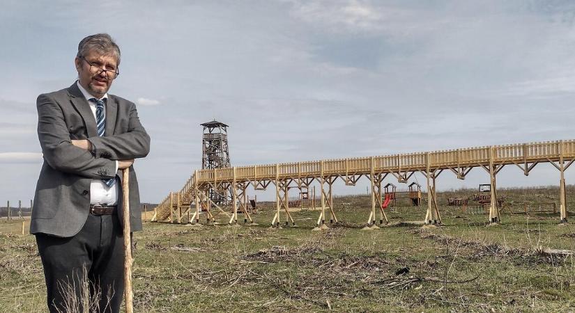 Végre, megmozdultak a hatóságok a világ vicce lombkoronasétány ügyében