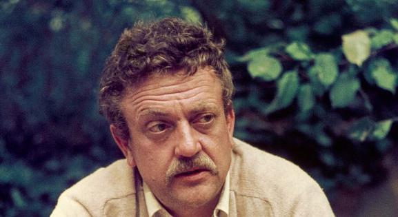 Kurt Vonnegut örökösei perre mennek, amiért betiltották Az ötös számú vágóhidat