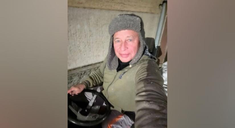 Nyáron fűnyíró, télen hókotró – Font Sándor traktorra pattant