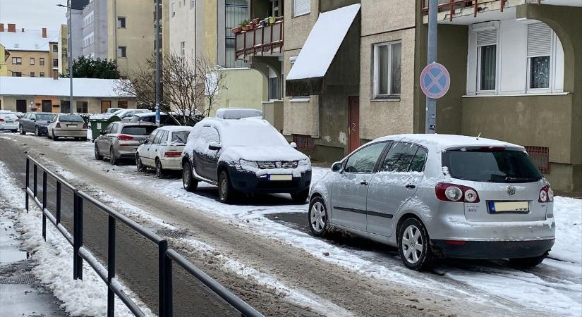 A szokás nagy úr – Itt folyamatosan fittyet hánynak a megállni tilos táblára