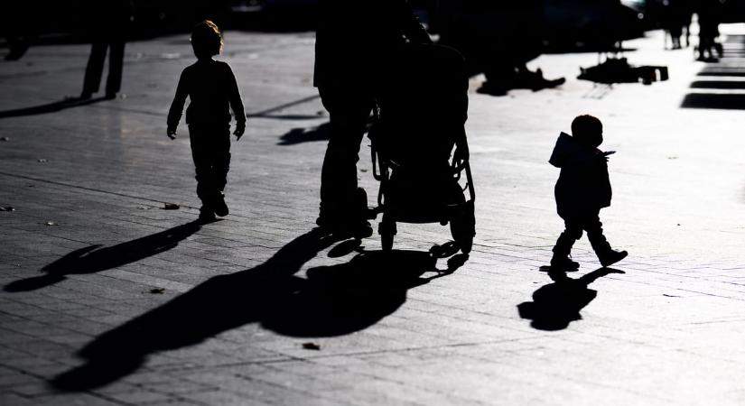 Kisiskolás és óvodáskorú gyerekeivel járt lopni egy nő Lentiben