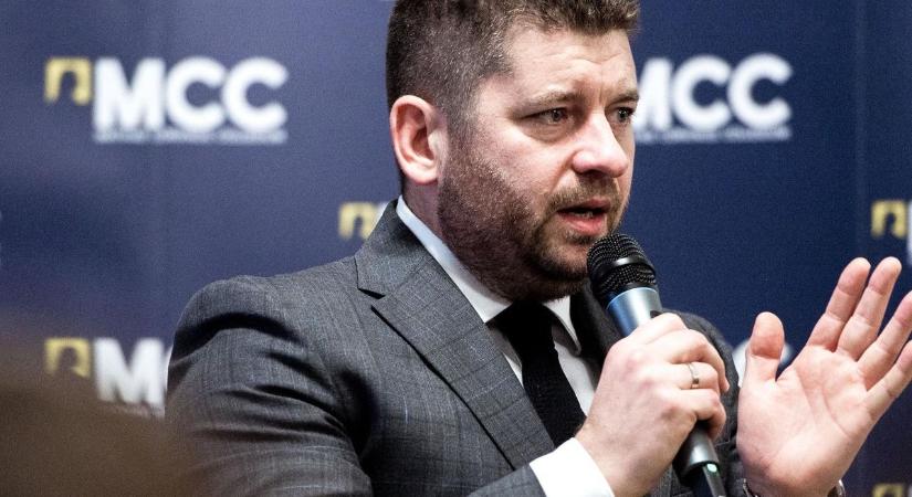 A digitális tér veszélyei gyermekeinkre – Pöltl Ákos érkezik Kőszegre