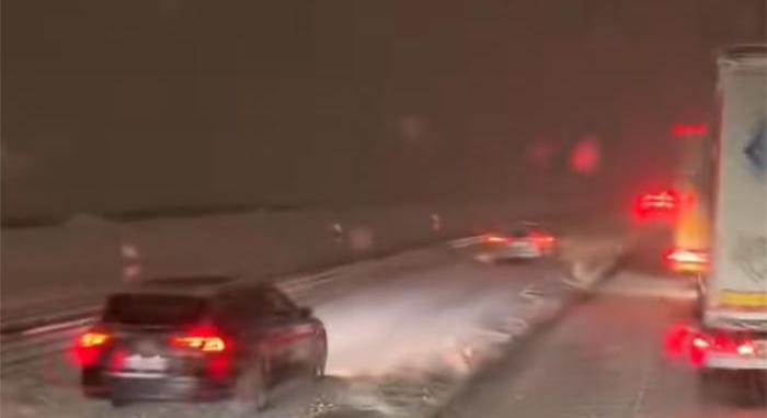 Mocskos, balkáni férgek – üvöltötte a kamionos a havas M1-esen