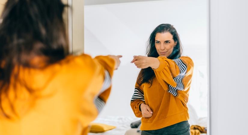 Hat önreflexiós kérdés önkritikus embereknek