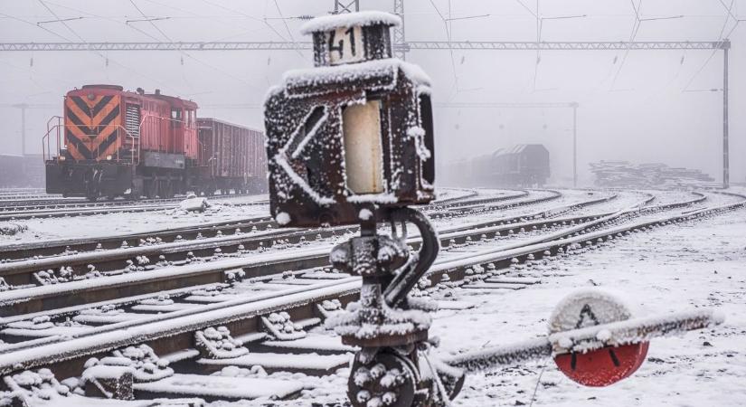 Vonatstop Magyarországon: nem tudott tovább várni a konténerhajó, át kell építeni a Keletit – kiderül, érkezik-e üzemanyag