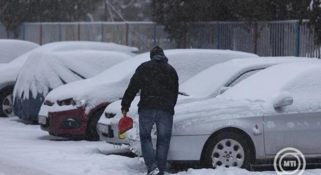 Erdélyben forgalomkorlátozásokat vezettek be, iskolákat zártak be