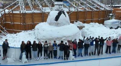 Óriási látványosság Csepelen: elkészült Magyarország legnagyobb hóembere