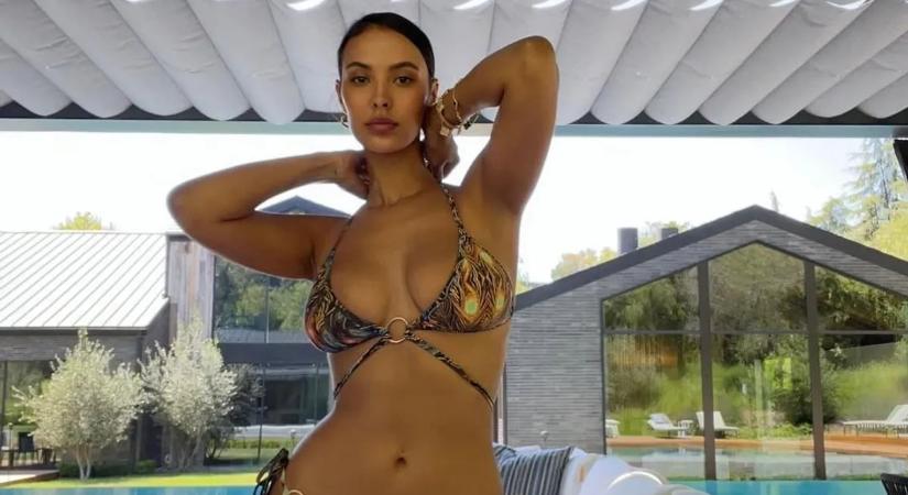 A portugál sztárfocista bombatestű barátnőjének forró fotóitól még a jég is megolvad – galéria