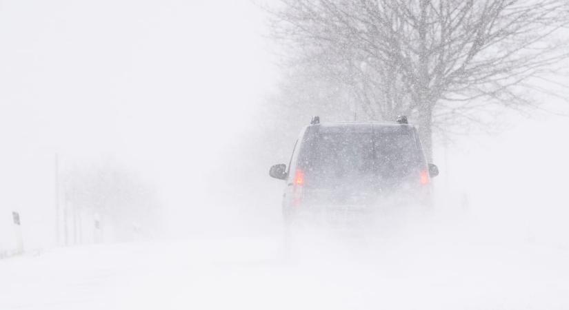 Újabb területekre adott ki másodfokú riasztást a meteorológiai szolgálat a hófúvás miatt