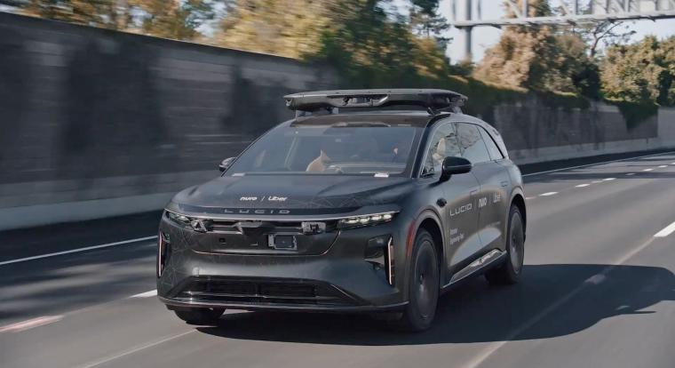 Az Uber bemutatta saját robotaxiját