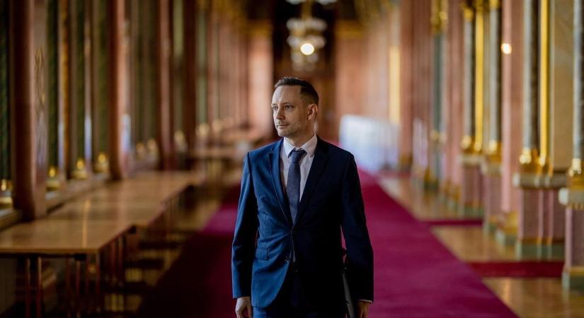 Azbej Tristan: A kormány minden eszközt igénybe vesz, hogy a felvidéki magyarokat ne érhesse bántódás