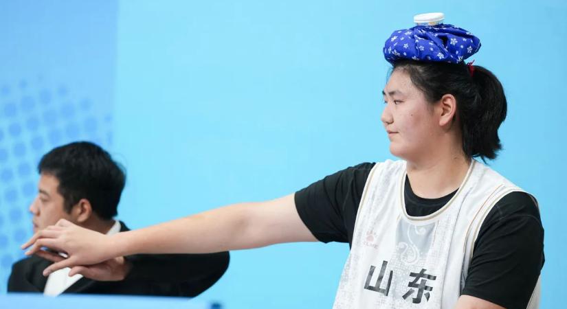 A világ legmagasabb kosárlabdázója berobbant a profik közé – videó