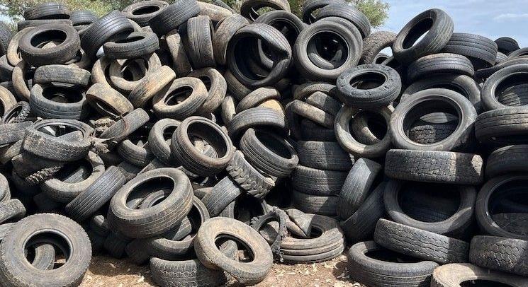 Évek óta tudták, mégsem történt semmi érdemi – politikai csatatérré vált a nagykölkedi gumilerakat ügye