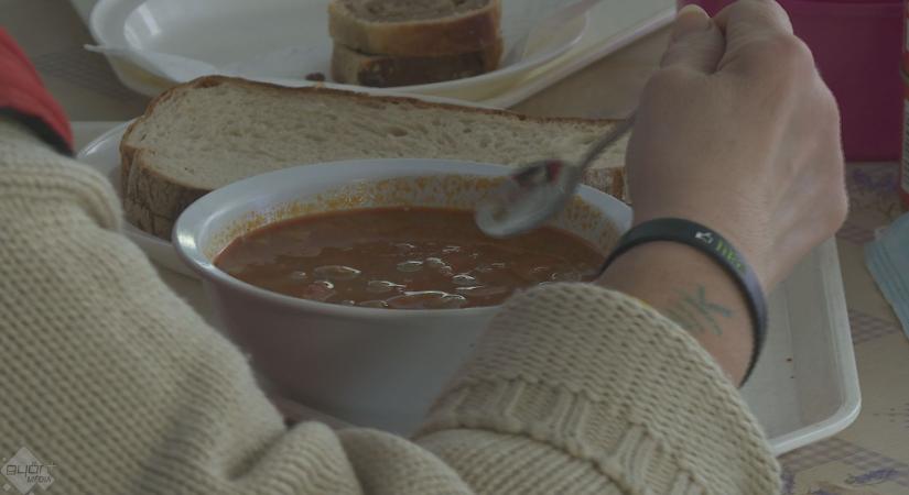 Fokozott készenlét: mindenkinek segítenek a győri hajléktalanszállókon