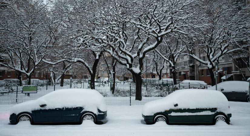 Videó: Több település elérhetetlenné vált az erős hófúvás miatt Fejér megyében
