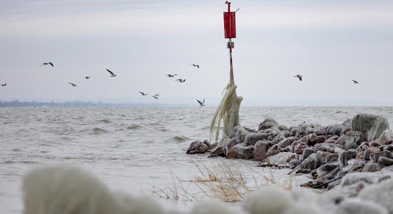 Továbbra is veszélyes a Balaton jege