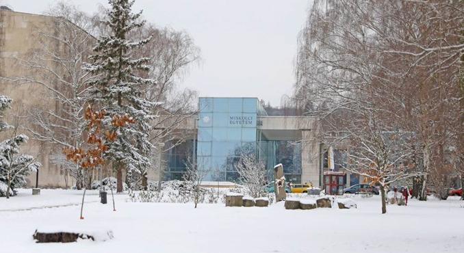 Méltányos elbánást ígérnek a vizsgákról elkéső hallgatóknak a rendkívüli hóhelyzet miatt