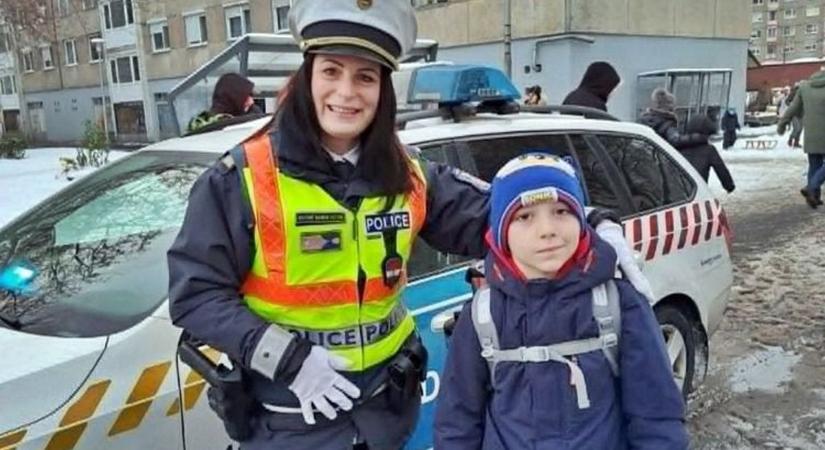 Bence álma valóra vált, rendőrautó vitte iskolába - fotók