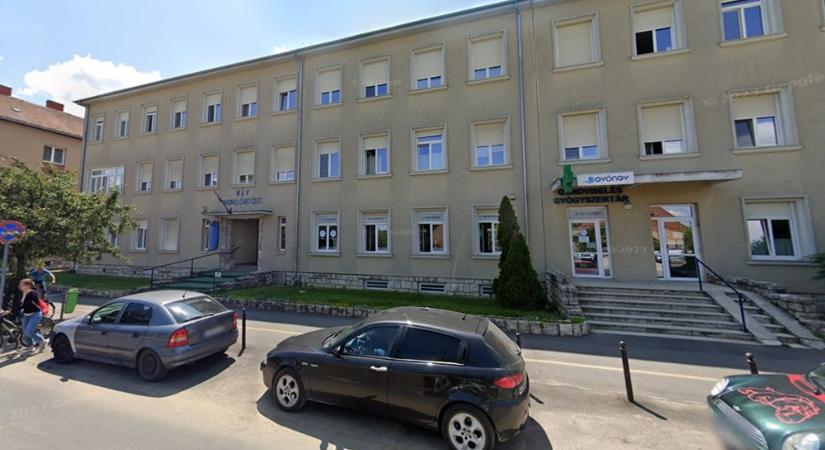 Nagykapacitású szünetmentes tápegység gyulladt ki a szombathelyi MÁV rendelőben