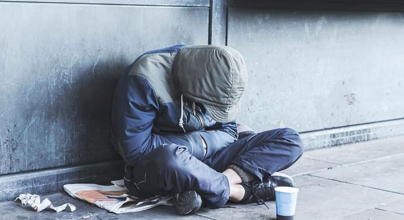 Vörös kód: ha bajba jutott embert lát az utcán, ezeket a számokat hívja