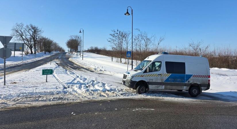 Hófúvás: Pozitív hírek érkeztek, feloldottak egy útszakaszt (galéria)
