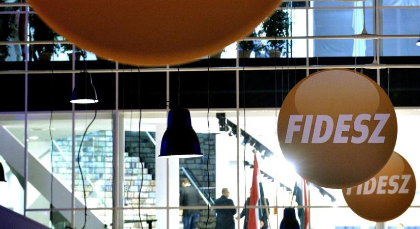 Váratlanul megjelent a leváltott fideszes képviselő egy értékes kinccsel a kezében a népszerű műsorban