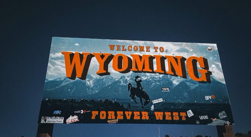 Itt a vadnyugati kriptó: Wyoming stabilcoinja áttörést hoz az állami pénzügyekben