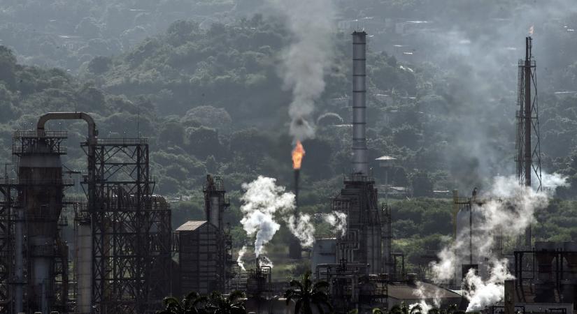 Venezuela nagy kegyesen bejelentette: beadja a derekát Trump olajkövetelései előtt