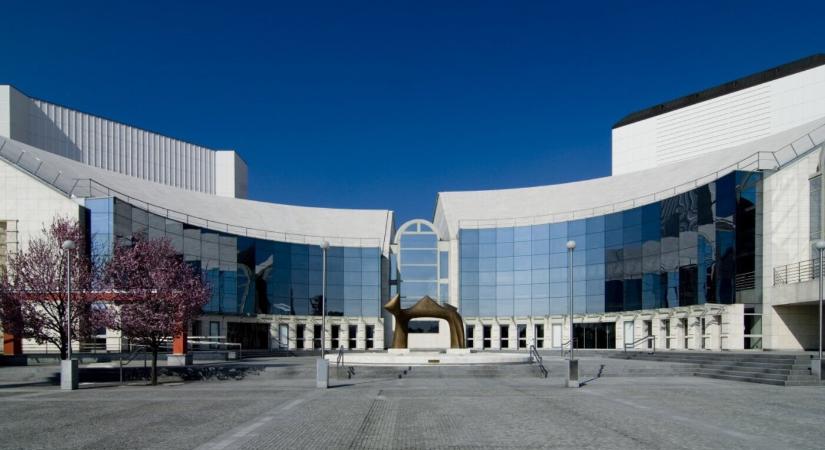 Kirúgták a színház legjobb színészeit