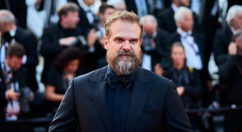 Óriási a baj! David Harbour összeroppant: a forgatást is otthagyta a Stranger Things sztárja