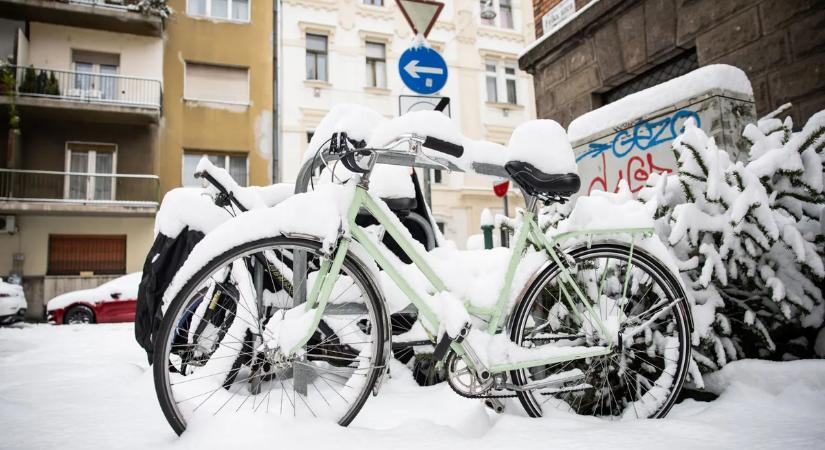 Nincs megállás: komoly kihívást jelent a havazás a tűzoltóknak