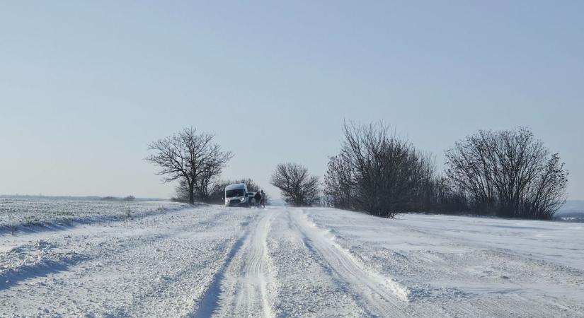 Hóátfúvások bénítják a Berhida–Ősi közötti utat
