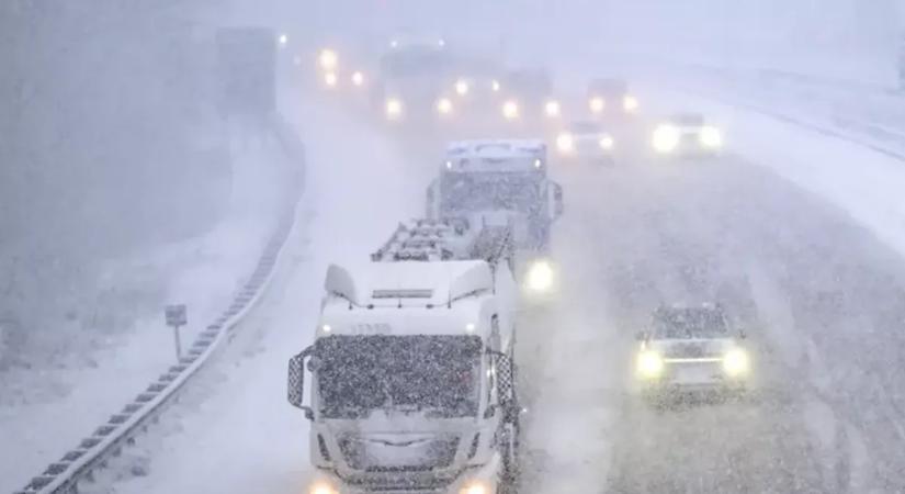 Európát lebénította a havazás, itthon folyamatos a takarítás