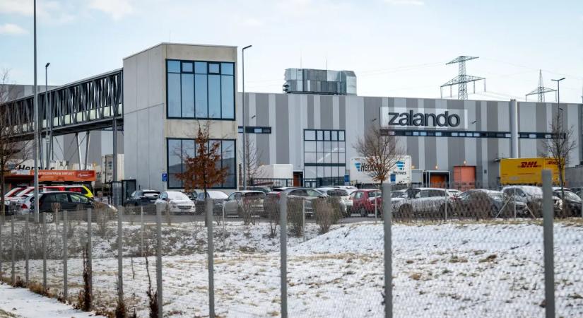 A Zalando bezárja az egyik legnagyobb elosztóközpontját, a döntés 2700 munkavállalót érint